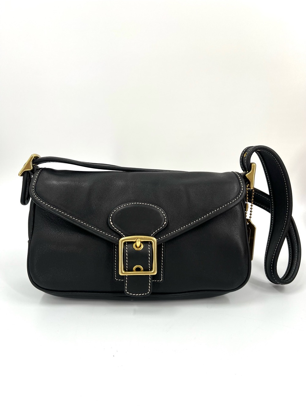 Vintage Coach Soho Shoulder Bag Model 9127 in Black Leather Contrast Stitching